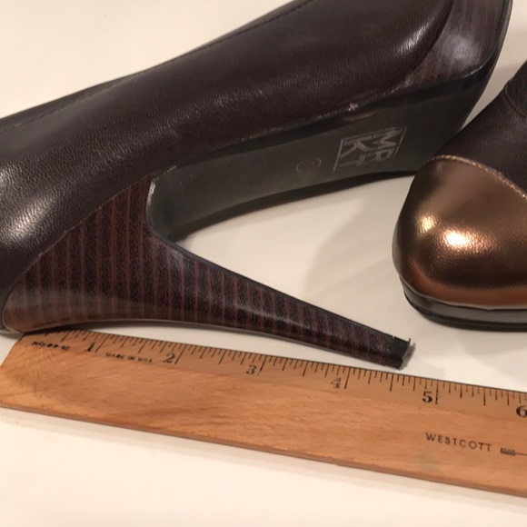 MRKT. Brown & Gold Leather Heels Size 8 EUC - Picture 6 of 8